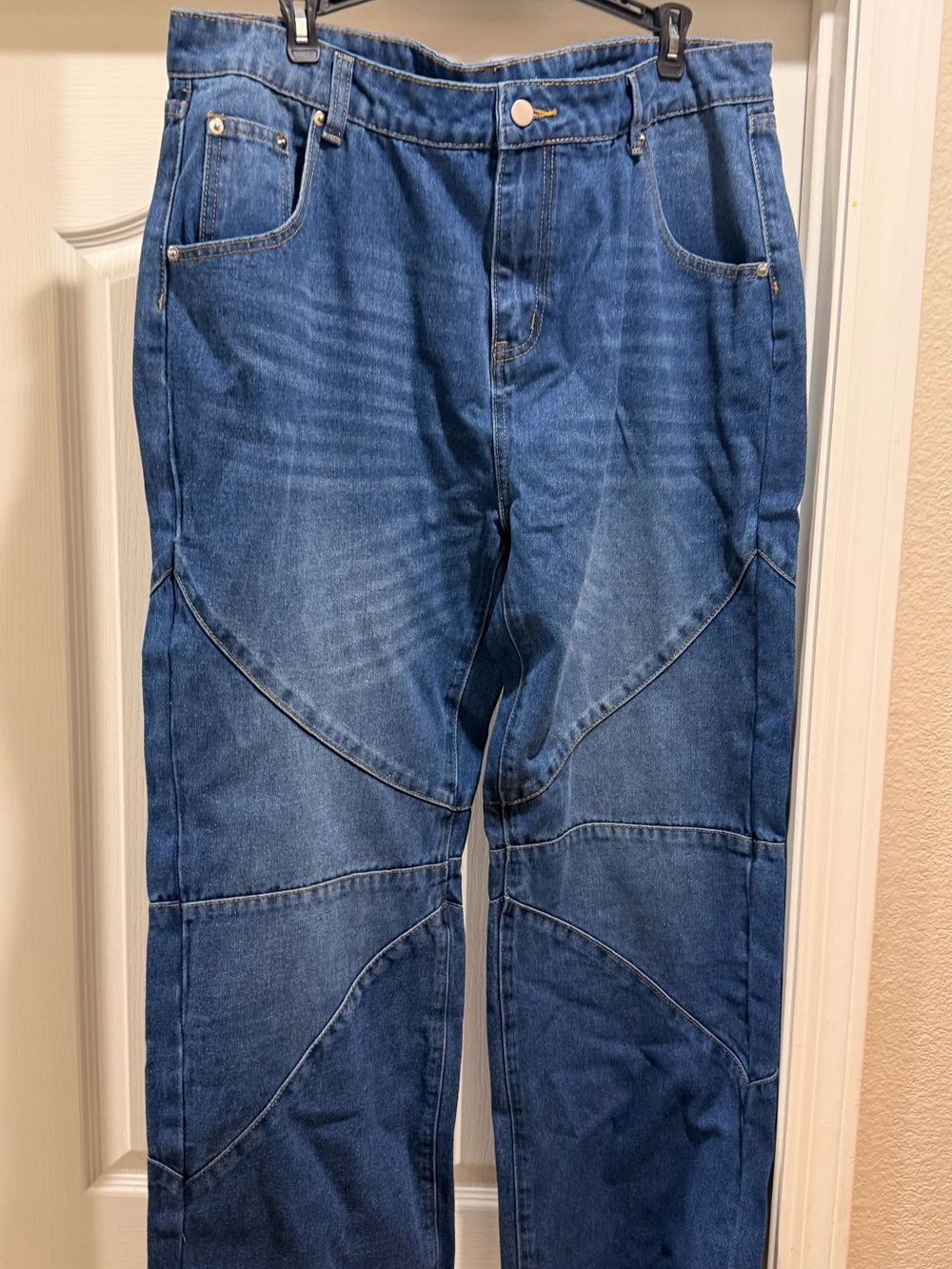 Women's Straight Leg Denim Jeans in Medium Blue